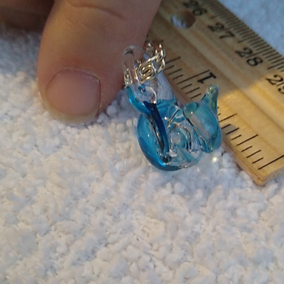 Silver tone necklace with swan pendent - Picture 3 of 8